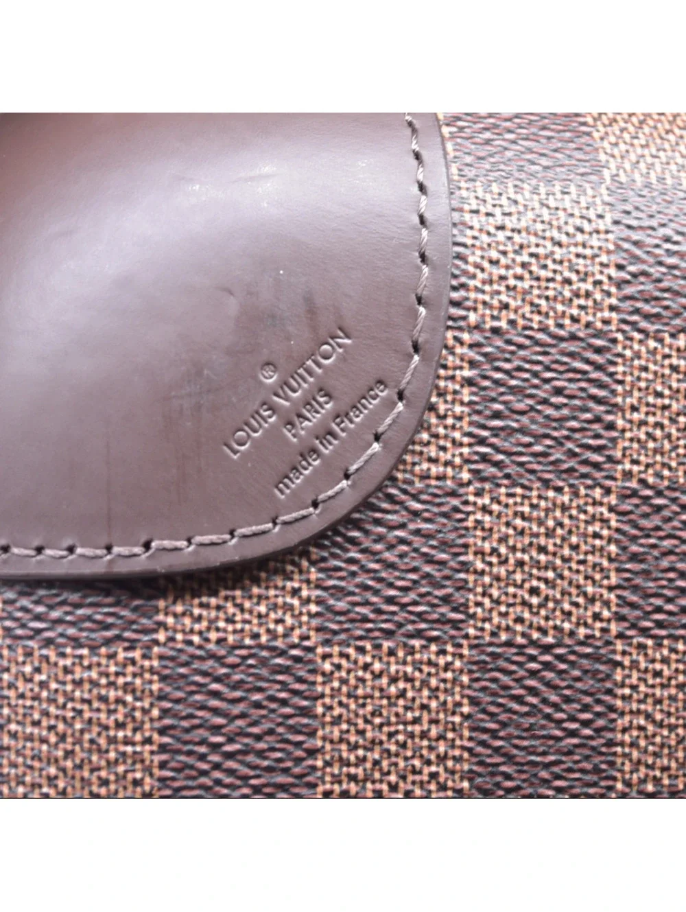 Louis Vuitton exterior excellent